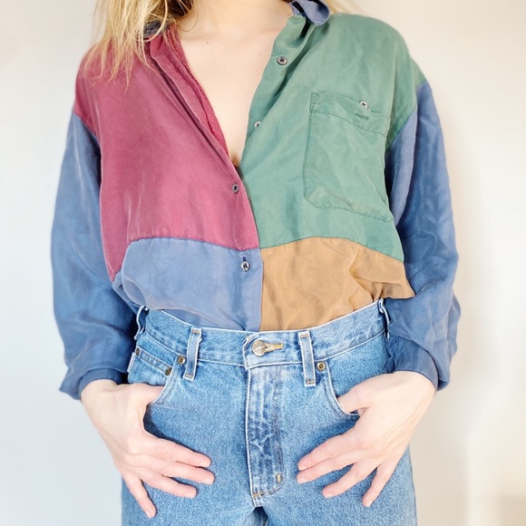 Vintage Tops - vintage Who’s There 100% silk color block button down